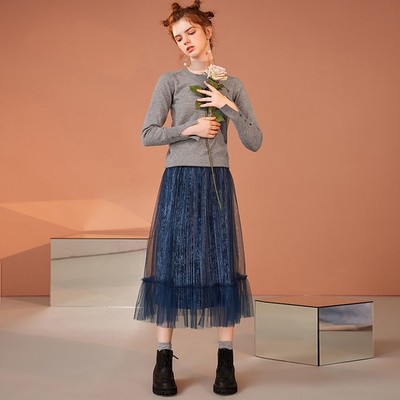 秋冬半身裙時(shí)尚穿搭指南 針織單品點(diǎn)亮季節(jié)風(fēng)采